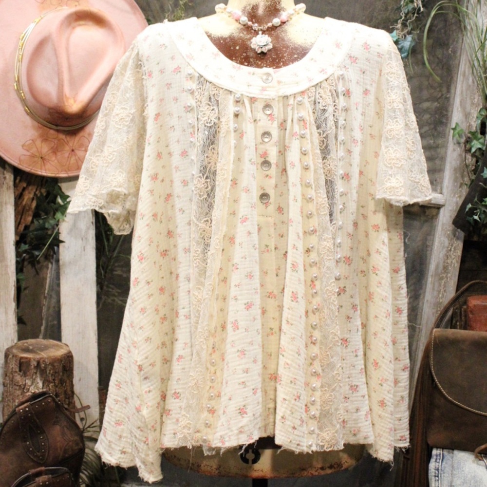 POL Vintage Cream Floral Lace Blouse